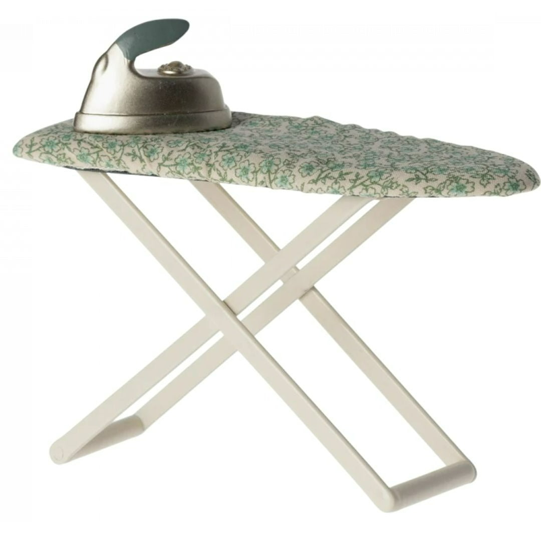 http://www.bellalunatoys.com/cdn/shop/files/maileg-iron-and-ironing-board-mouse-bella-luna-toys_2.jpg?v=1699295806